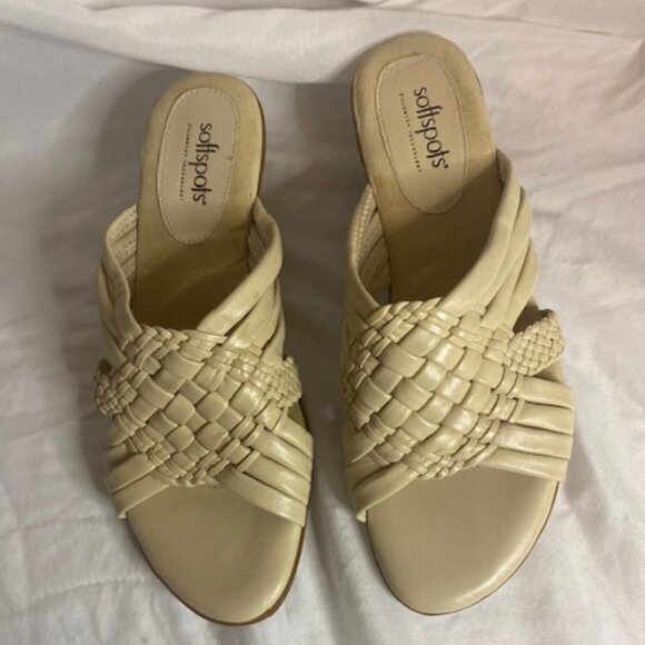 Softspots Wedge Heel Sandals Women's Cream Leather Slip On Pillowtop Size 9M - Picture 1 of 6
